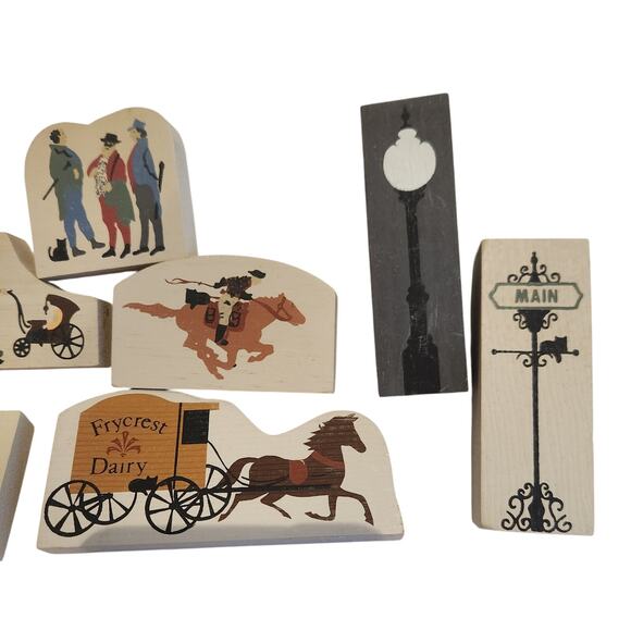 Cat’s Meow Village Accessories Lot – People Trees Wagons Signs Lamp Posts - Picture 3 of 3